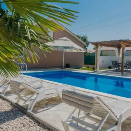 House Mell With Pool Casa vacanze Policnik