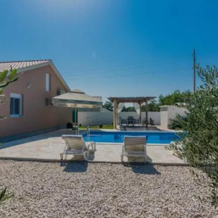 House Mell With Pool Casa vacanze Policnik